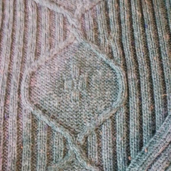 Celtic Country forest green chunky cable knit wool turtleneck sweater. S… - Picture 6 of 8